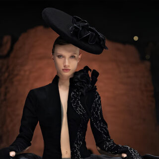 Frank Sorbier يجسد أسطورة Eldorado في أزياء خريف وشتاء 2025-2026