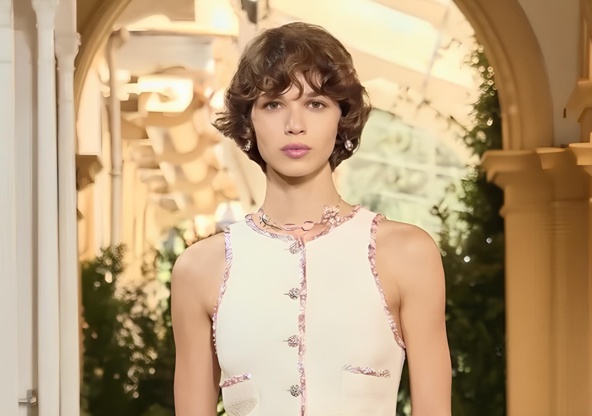 Chanel كروز 2026: أناقة باريسية تلتقي بسحر الريفييرا الإيطالية