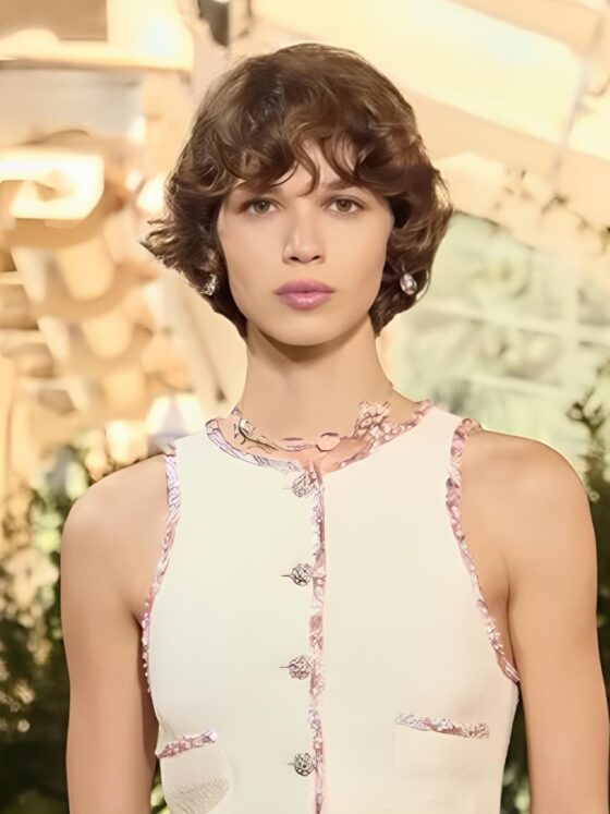 Chanel كروز 2026: أناقة باريسية تلتقي بسحر الريفييرا الإيطالية