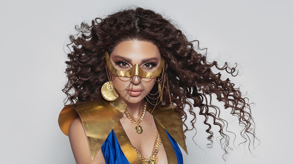 كيف تصبغين الشعر المجعد بدون تلف؟