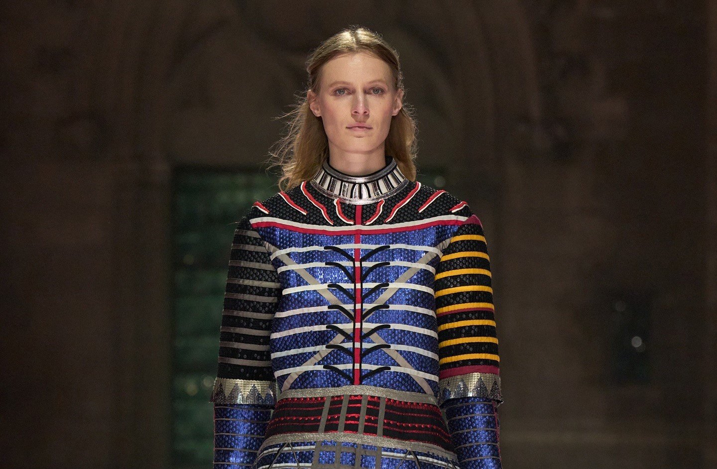 مجموعة Louis Vuitton Cruise 2026: تألق مسرحي وأناقة راقية