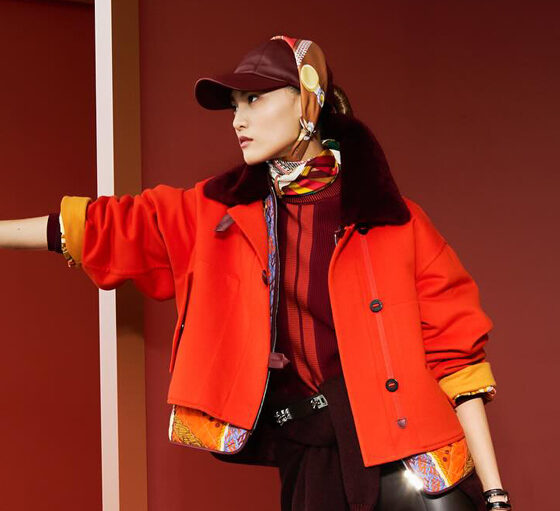 Hermès خريف 2025: عرض أزياء يُجسد التوازن بين الفخامة والعملية في شنغهاي