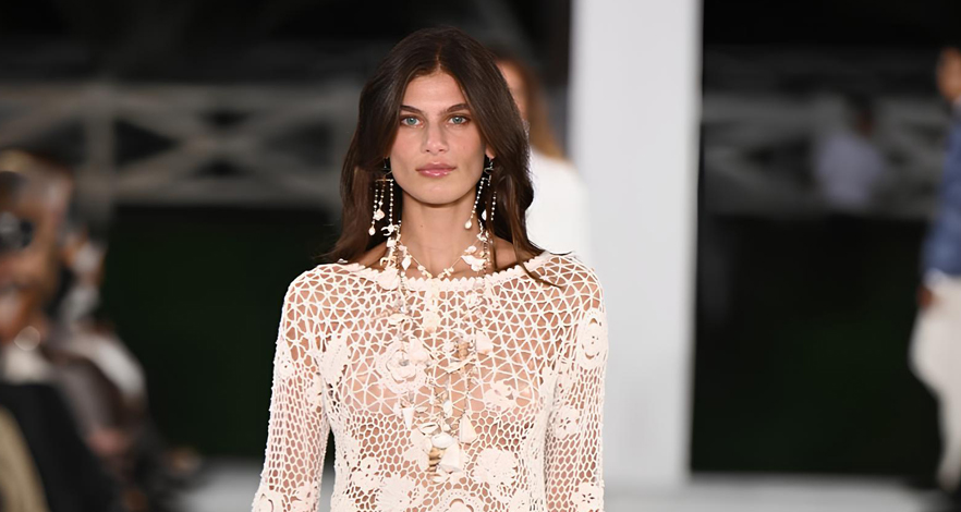 الكروشيه على منصات 2025… عودة ناعمة بتوقيع الأناقة