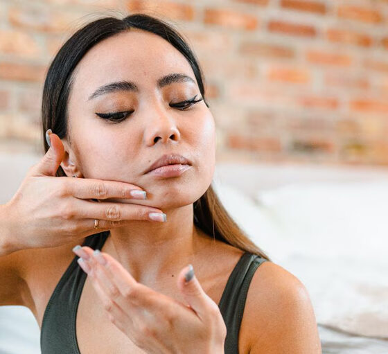 يوجا الوجه لبشرة صحية ومشرقة ومشدودة