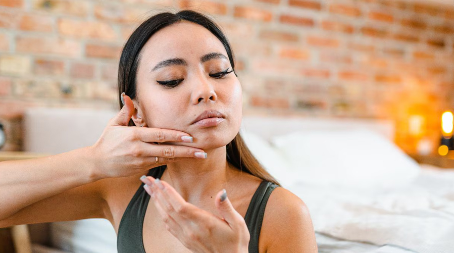 يوجا الوجه لبشرة صحية ومشرقة ومشدودة