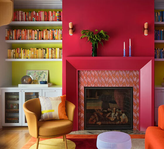 ألوان الموضة تلتقي بالديكور: كيف تضفي لمسة جريئة وأنيقة على منزلك