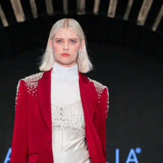 الأحزمة تتصدر صيحات منصات الأزياء العالمية 2025