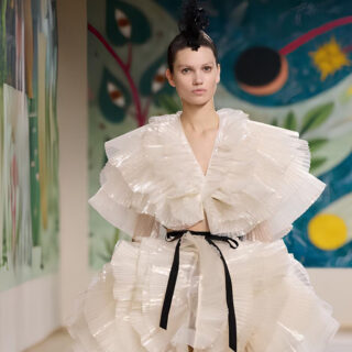 ألوان الموضة تلتقي بالديكور: كيف تضفي لمسة جريئة وأنيقة على منزلك