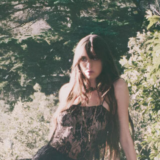 قميص Luca Guadagnino يعيد قصة 1950 بتوقيع Dior