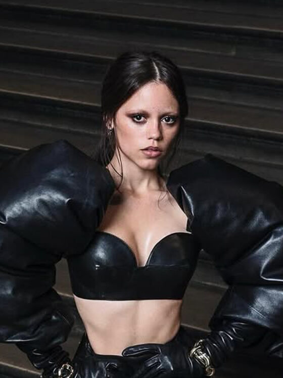 إطلالات الجلد الصيفي لـ Jenna Ortega بأسلوب جيل Z