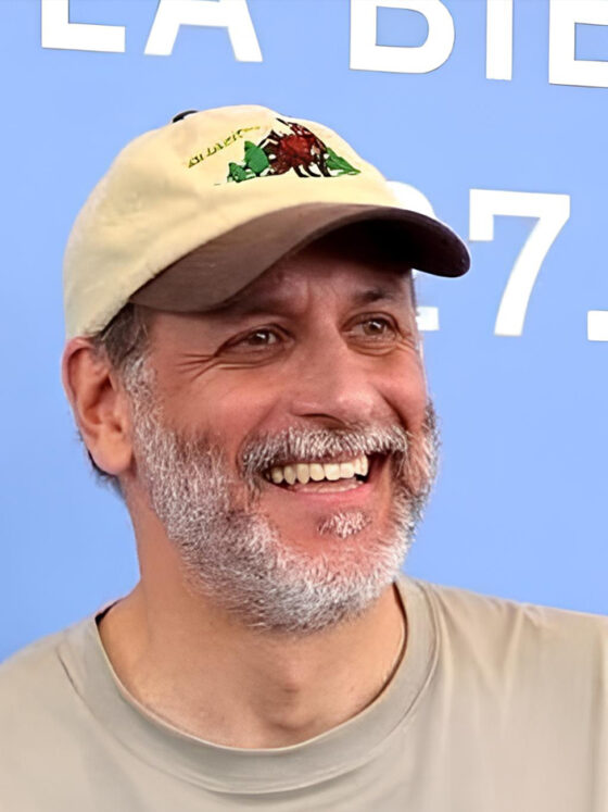 قميص Luca Guadagnino يعيد قصة 1950 بتوقيع Dior