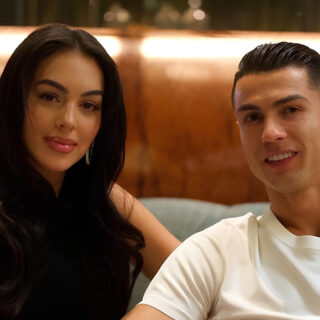 تايلور سويفت عروس 2025 بخاتم المليون دولار!