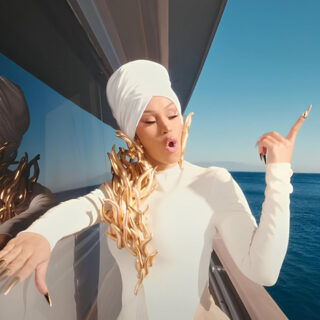 إطلالات النجمات في حفلات صيف أغسطس