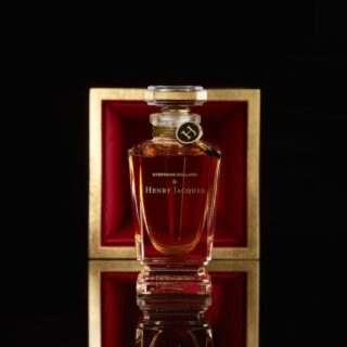 Silk Scarf: كيف يصبح إكسسوارك الأيقوني لصيف 2025