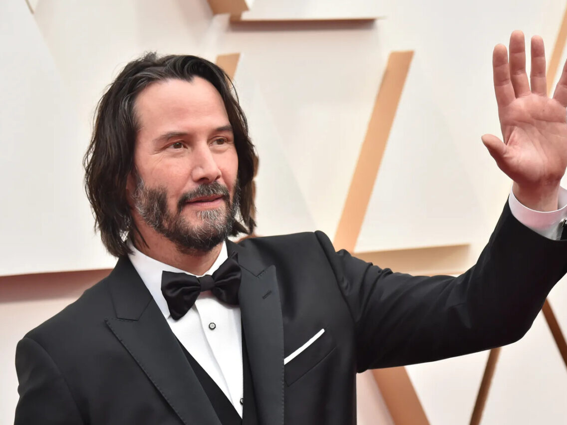 Keanu Reeves: أيقونة الموضة والبساطة في هوليوود