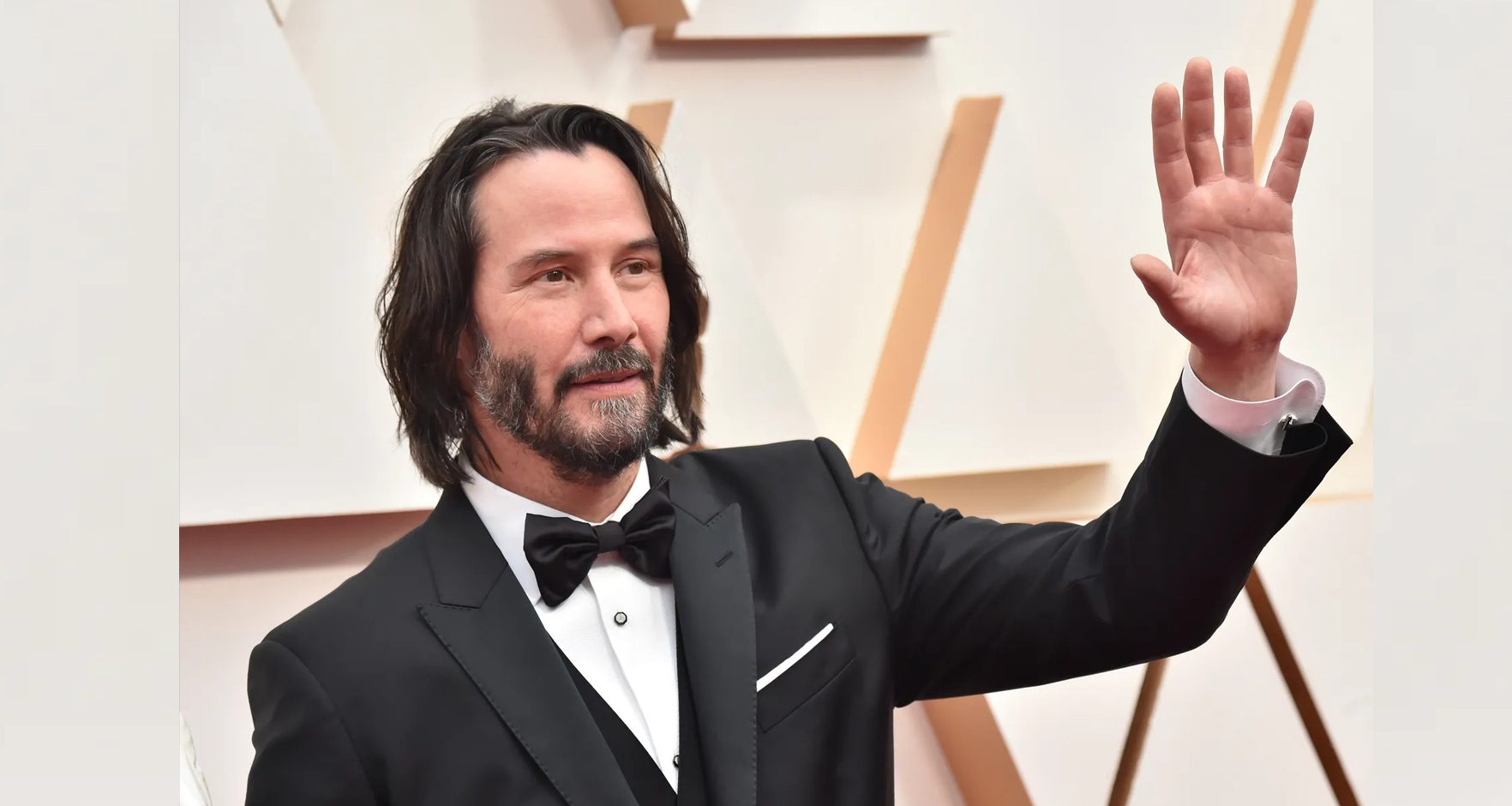 Keanu Reeves: أيقونة الموضة والبساطة في هوليوود
