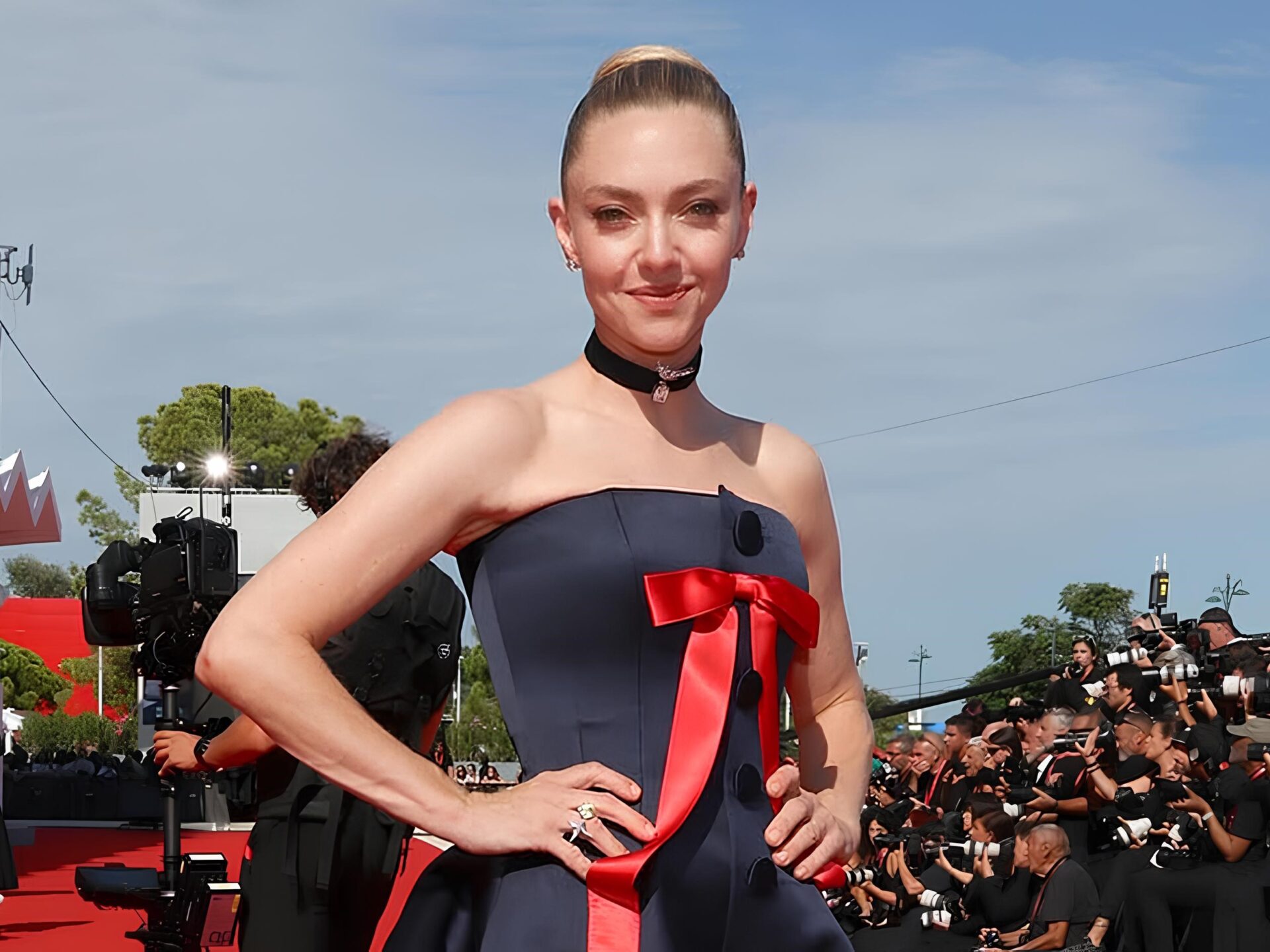 إطلالات اليوم السادس من مهرجان البندقية: أبرز النجوم على السجادة الحمراء