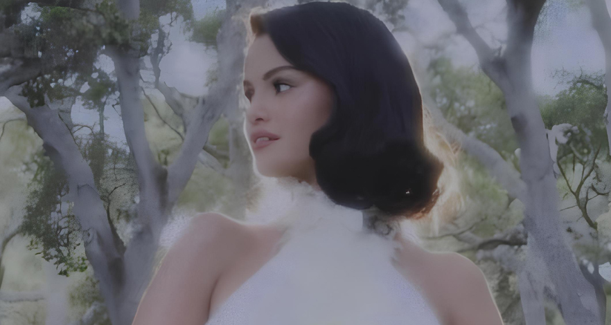 Selena Gomez تخطف الأنظار بإطلالة زفاف ساحرة من Ralph Lauren