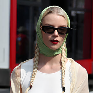 Silk Scarf: كيف يصبح إكسسوارك الأيقوني لصيف 2025