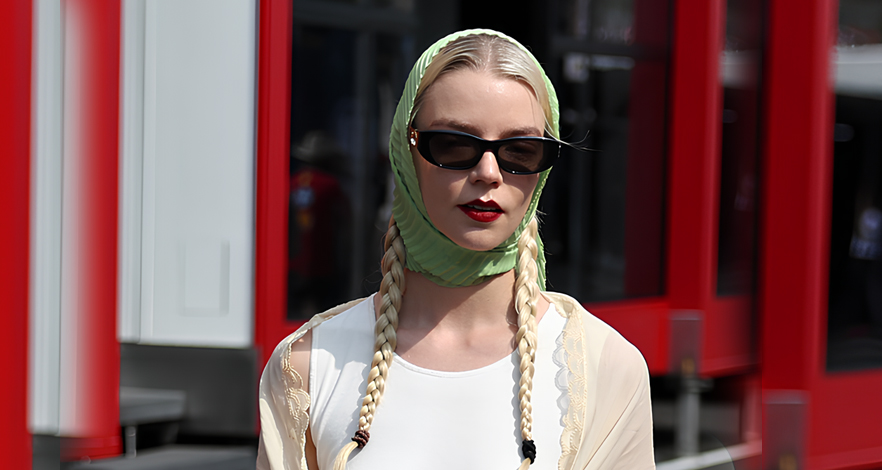 Bandana: إكسسوار الشعر البوهيمي يعود مع النجمات في 2025