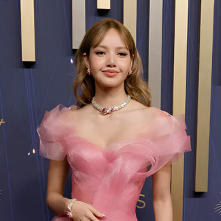 إطلالات بتوقيع عربي تخطف الأنظار في Emmy Awards 2025