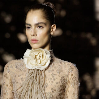 حقيبة “ليدي ديور” بتفاصيل شفافة في   مجموعة كروز 2026