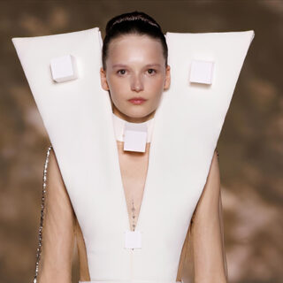 Balenciaga  الحملة الأولى من توقيع Pierpaolo Piccioli