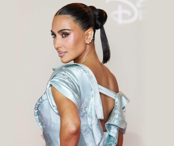 Kim Kardashian تحتفل بعيد ميلادها الـ45 في باريس بإطلالتين من الأرشيف الفاخر