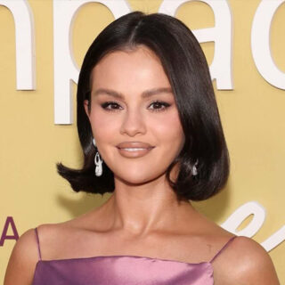 “أتيليه حكايات” تقدّم عرضًا مسرحيًا استثنائيًا بعنوان “A Ticket to the Theater”