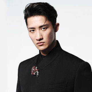 Selena Gomez تتألق بفستان Mauve Pink في لوس أنجلوس