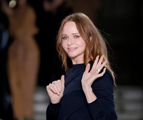 Stella McCartney تختتم أسبوع الأزياء في الرياض بأول عرض لها في السعودية