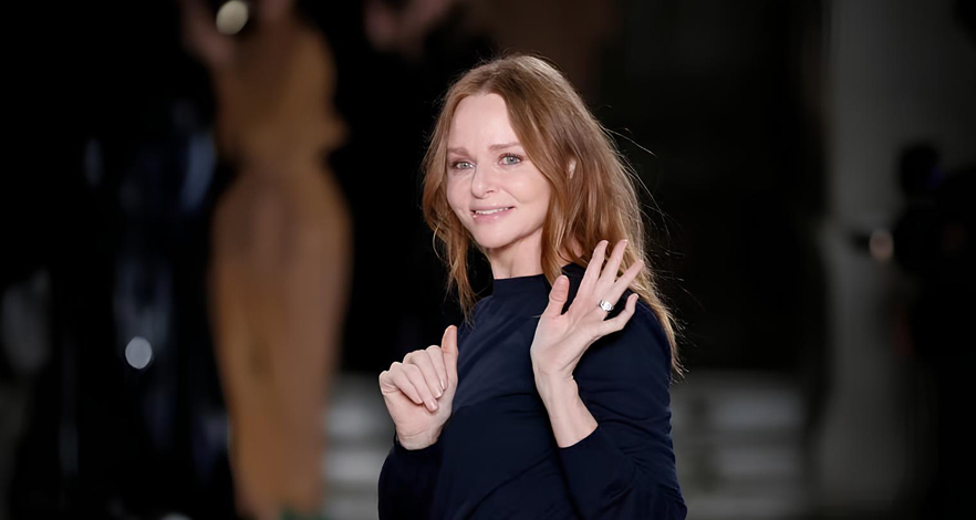 Stella McCartney تختتم أسبوع الأزياء في الرياض بأول عرض لها في السعودية