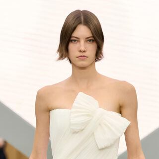 الأسود يفرض حضوره في اليوم الثالث من أسبوع باريس للموضة