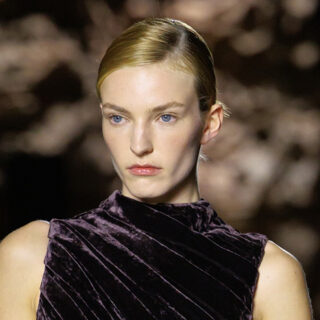 Miley Cyrus تحتفل بإطلاق أحمر شفاه Maybelline الجديد وتعيينها سفيرة عالمية للعلامة