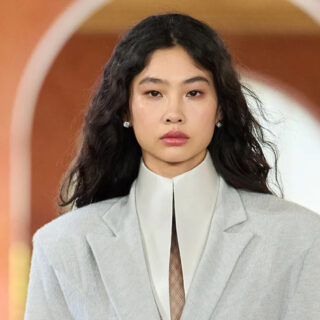 عرض Louis Vuitton ربيع/صيف 2026 في باريس: النجوم يخطفون الأضواء