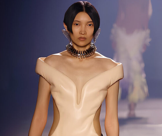 اليوم الرابع في باريس: رؤية جديدة للموضة تجمع الجرأة والإبداع والفخامة