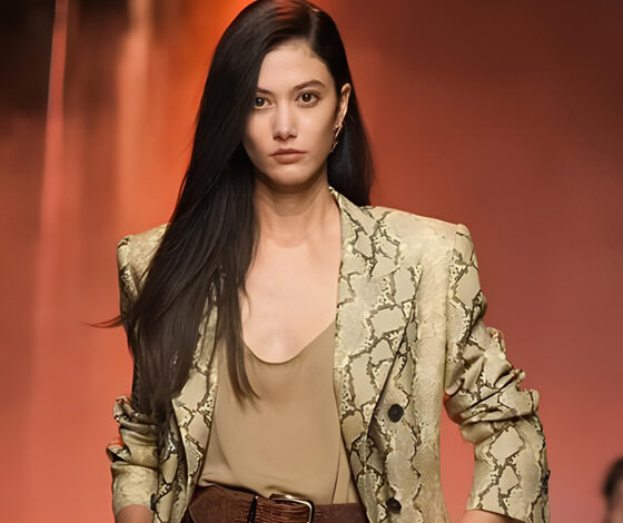 أسبوع الموضة في باريس 2026: اليوم السادس يختتم بلمسات Balenciaga الدرامية وإبداع Elie Saab