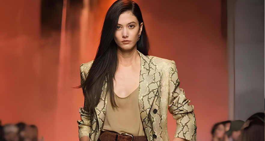 أسبوع الموضة في باريس 2026: اليوم السادس يختتم بلمسات Balenciaga الدرامية وإبداع Elie Saab