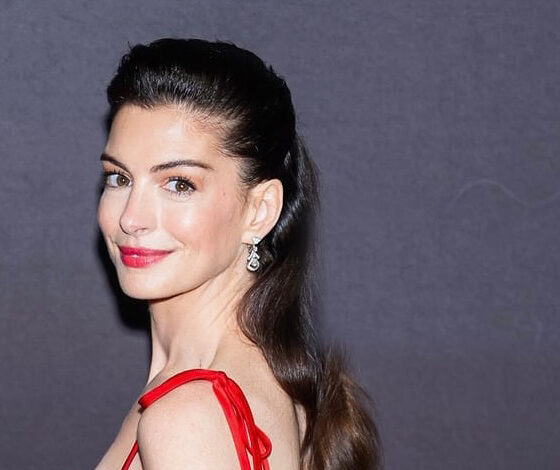 عيد ميلاد Anne Hathaway: رحلة الأناقة من Andy Sachs إلى الصفوف الأمامية