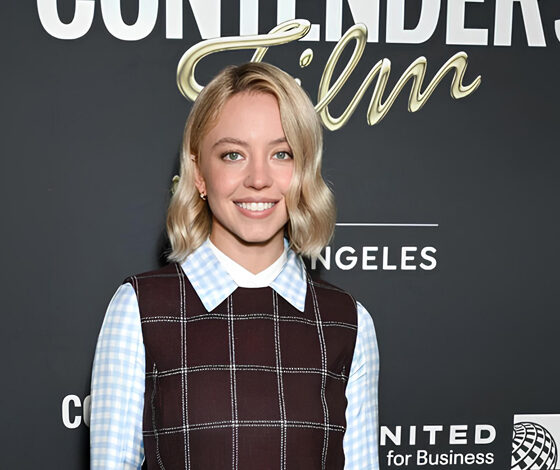 النجمات يخترن الأسود والجلد في «الأفلام المتنافسة» 2025