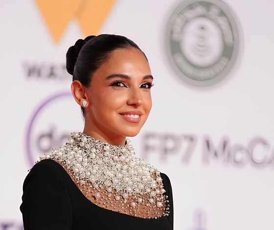 إطلالات النجمات على السجادة الحمراء في مهرجان القاهرة السينمائي 2025