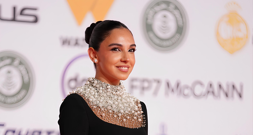 إطلالات النجمات على السجادة الحمراء في مهرجان القاهرة السينمائي 2025