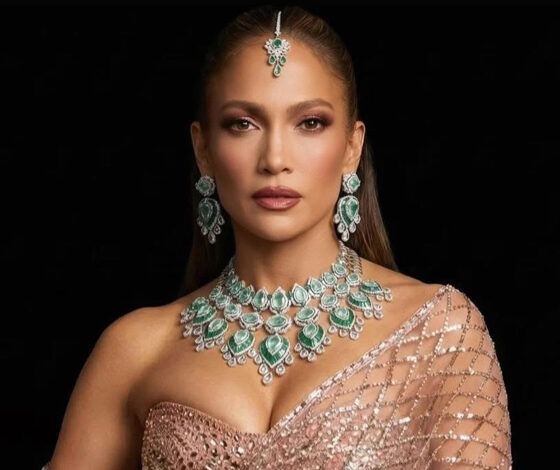 جينيفر لوبيز تتألق بلمسة هندية فاخرة في أحد أكبر الأعراس في الهند