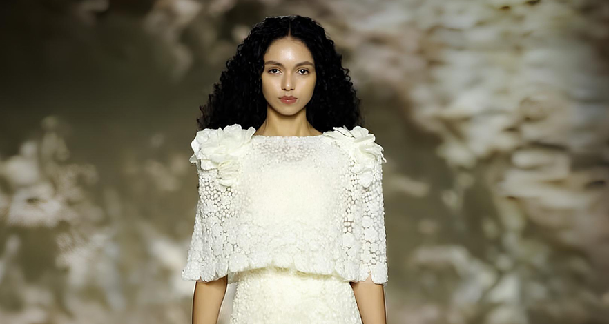 الورود…. بصمة المصممة السعودية أشواق المرشد