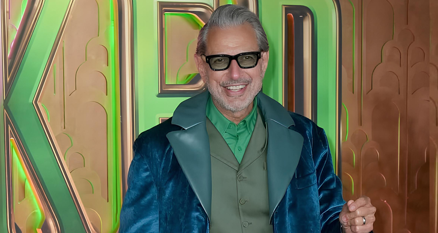 النجوم والمعاطف الرجالية: كيف حولوا القطعة الكلاسيكية إلى Statement خريفية