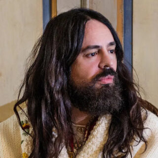 Brad Pitt: أناقة الـ62 بروح شبابية