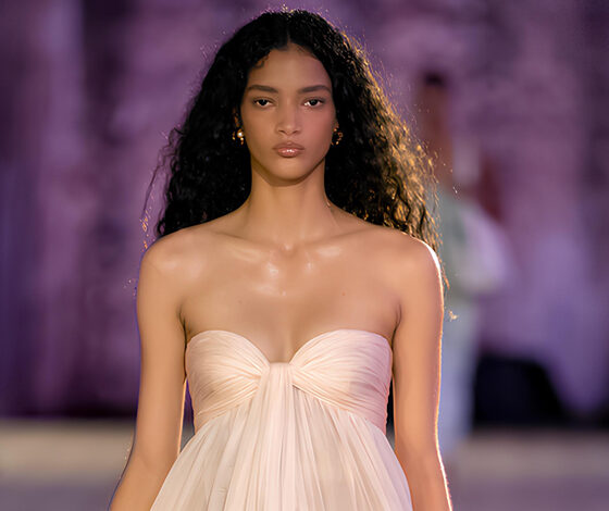 Oscar de la Renta Pre-Fall 2026: عرض أنيق بتفاصيل هادئة