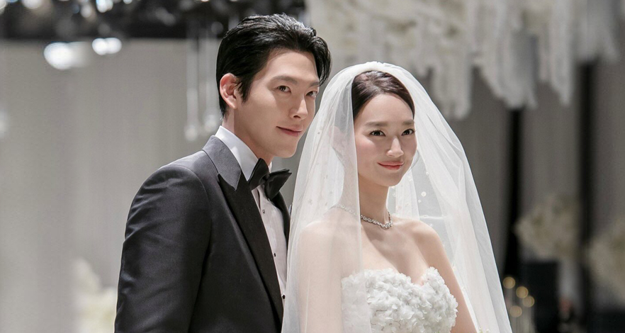 Shin Min Ah تتألق بفستان Elie Saab في زفافها مع Kim Woo Bin