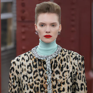 نجوم الصفوف الأولى يتألقون في عرض Chanel Métiers d’Art 2026 بنيويورك