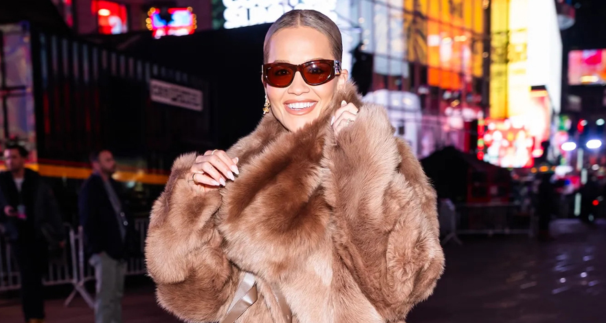 صيحة الفرو تتصدّر إطلالات أشهر النجمات في نهاية العام